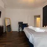 Spacious Apartment With Free Parking
